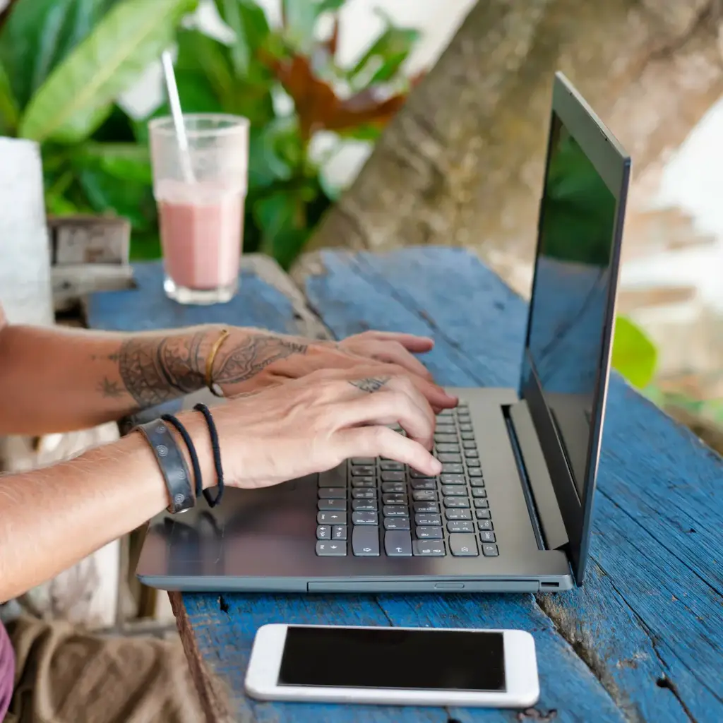 imagem capa do post  Nômade Digital: 10 Dicas Infalíveis para Ser Mais Produtivo