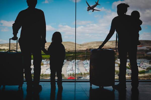 Família no aeroporto