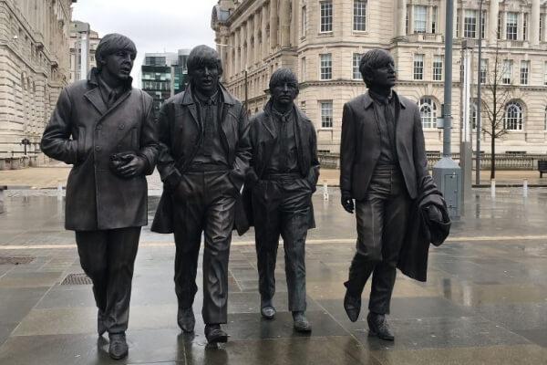Estátua dos Beatles em Liverpool