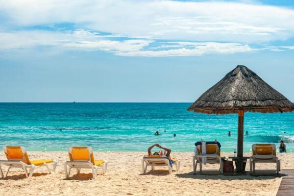 Praia em Cancún, México