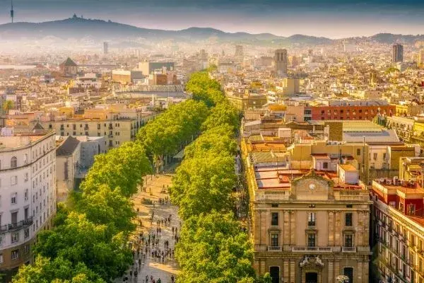 Las Ramblas, rua arborizada em Barcelona