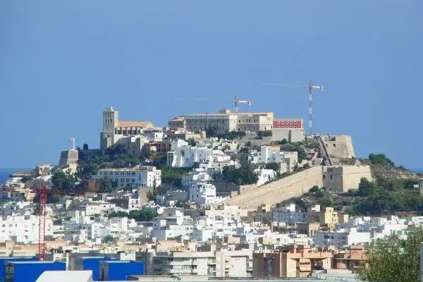 Edifícios em la Isla, Ibiza, Espanha