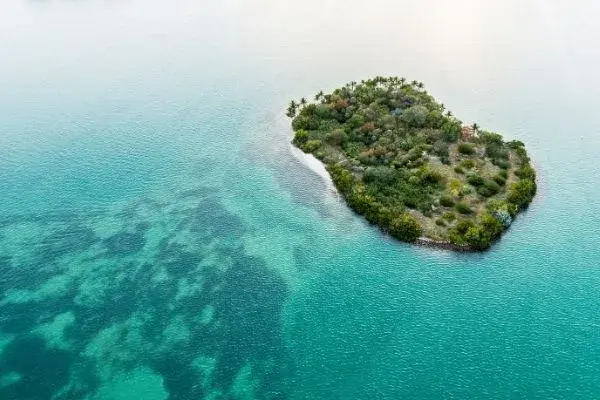 Ilha no mar do Caribe