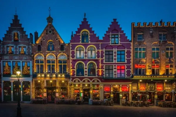 Construções típicas em Bruges, na Bélgica.