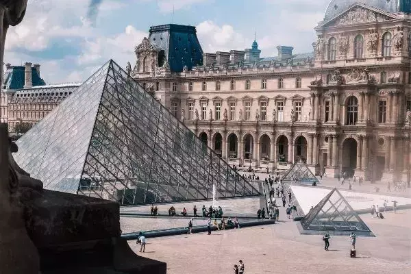 Museu do Louvre, na França, Europa