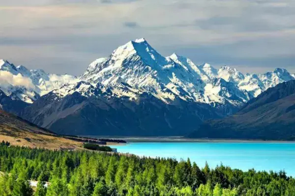 Montanhas com neve na Nova Zelândia