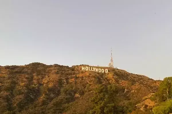Letreiro de Hollywood em montanha de Los Angeles