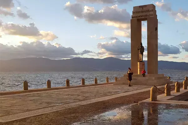 Paisagem para o mar da Arena dello Stretto, na cidade de Régio da Calábria, Itália.