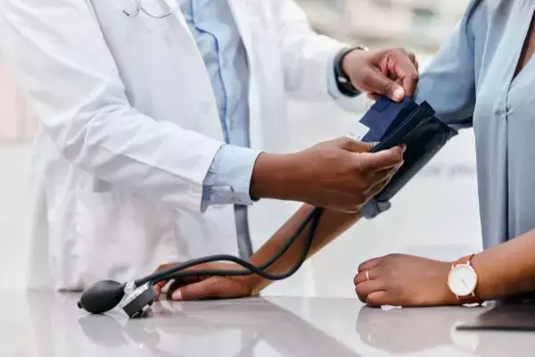 Se você ou algum familiar seu precisar de assistência de saúde durante a viagem, o seguro garantirá esse serviço