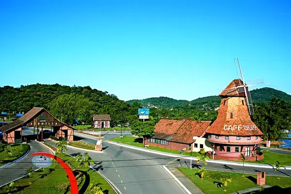 Foto mostrando a entrada de Joinville