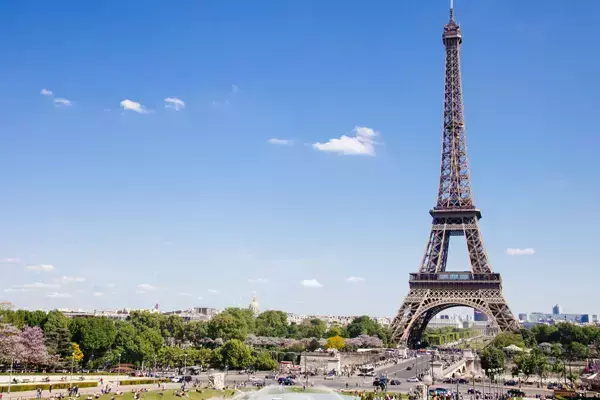 Foto da Torre Eiffel, na França.