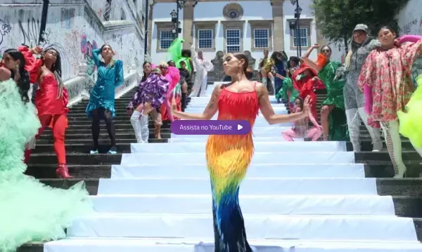 Cena do videoclipe Me Gusta