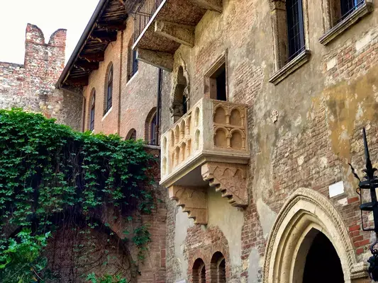 Janela da casa de Romeu e Julieta em Verona, Itália