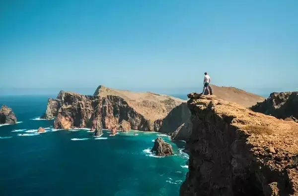 Mar e rochas na Ponta de São Lourenço