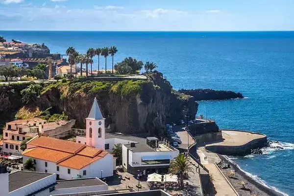 Cidade de Câmara de Lobos, na Ilha da Madeira
