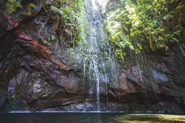 Cascata das Vinte e Cinco Fontes, em Paul da Serra, Ilha da Madeira