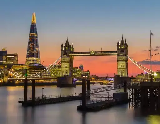 Visão da Tower Bridge ao por do sol