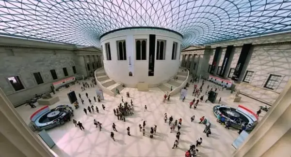 Lado interno do Museu Britânico