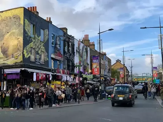 Rua e prédios da Camden Town