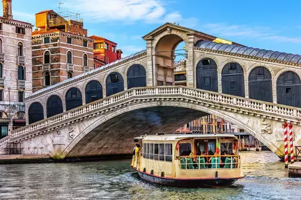 Vaporetto, ônibus aquático de Veneza