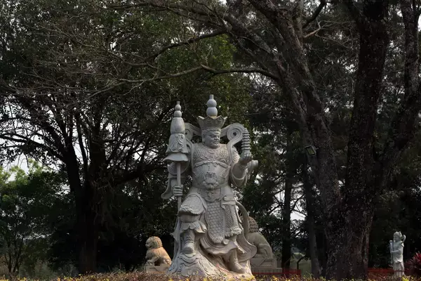 Escultura em templo budista em Foz do Iguaçu
