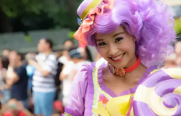 Uma princesa da Disney em primeiro plano.