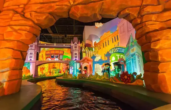 Uma visão noturna dos parques temáticos da Disney.
