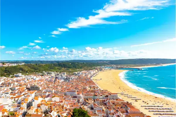 Praia em Nazaré, Portugal