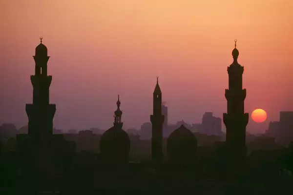 Por do sol na cidade de Kairo, no Egito
