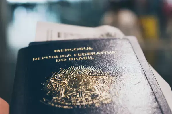 Quem mora no exterior e precisa renovar o passaporte