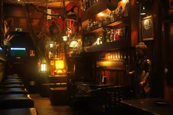 o Moscow Mule foi inventado em 1941 no Chatham Hotel de Nova York