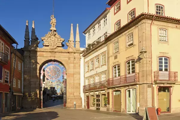 Arco da Porta Nova no centro de Braga, Portugal