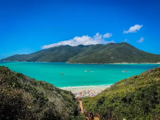 Vista aérea de Pontal Do Atalaia em Arraial do Cabo, Rio de Janeiro