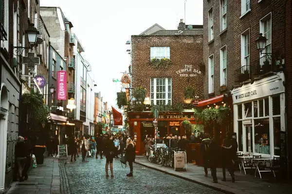 Rua em Dublin, na Irlanda