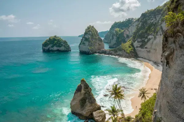 Vista de praia em Nusa Penida, Bali, Indonésia