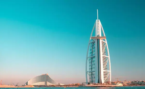 Vista do Burj Al Arab Hotel em Dubai, Emirados Árabes Unidos