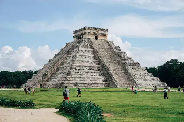 Pirâmide em Chichén Itzá, México