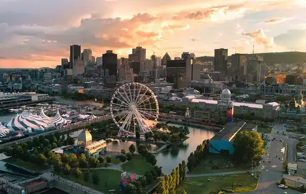 Visão aérea da cidade universitária de Montreal, no Canadá.