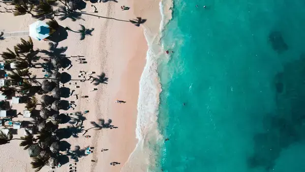 Vista aérea de praia em Punta Cana, República Dominicana