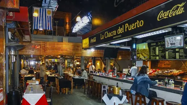 o grande Mercado del Puerto no Uruguai
