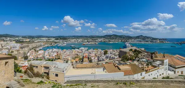 Dalt Vila vista do alto