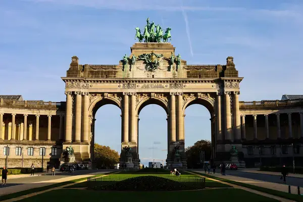 O Parque do Cinquentenário é publico e urbano