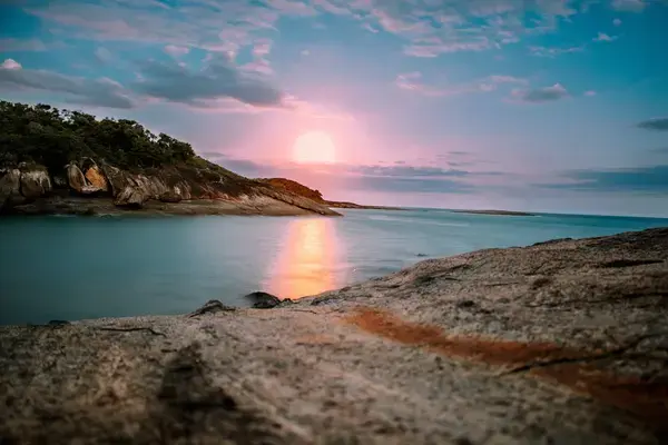 Por do sol na praia de Guarapari, Espírito Santo
