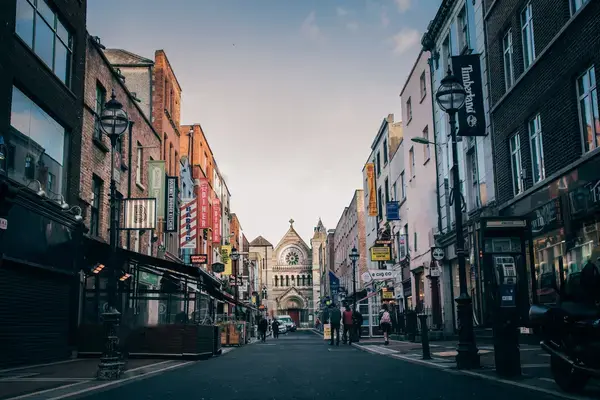 Uma das ruas mais movimentadas de Dublin capital da Irlanda