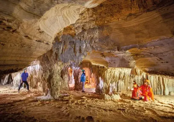Gruta da lapa doce com rochas