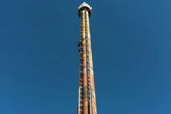 Torre da Big Tower, brinquedo do parque Beto Carrero World
