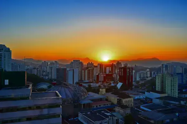 Por do sol na cidade de Joinville, Santa Catarina