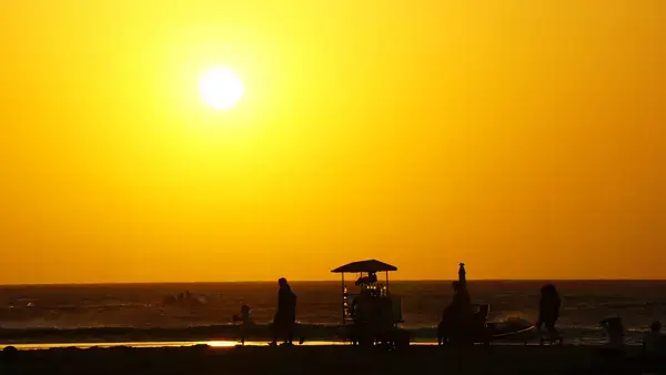 Pôr do sol em praia de Jericoacoara, Ceará