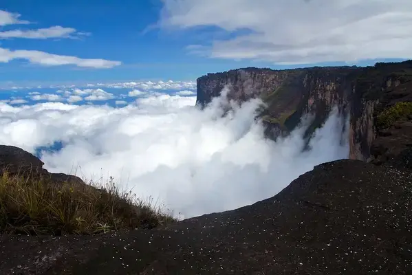 Monte Roraima entre nuvens