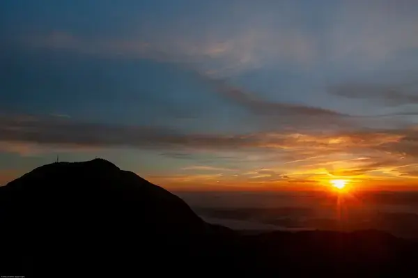 Amanhecer no Pico das Bandeiras